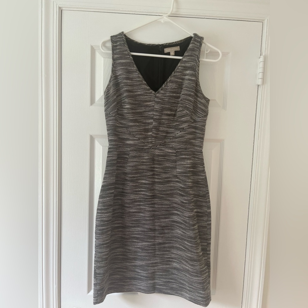 Size 4, v-neck